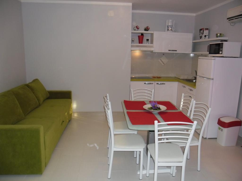 Apartments Jerine Tribalj Cameră foto
